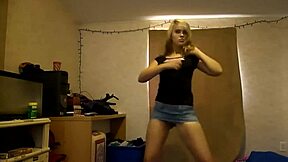 Amateur Teen 18+ Explores New Experiences