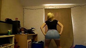 Amateur Teen 18+ Explores New Experiences