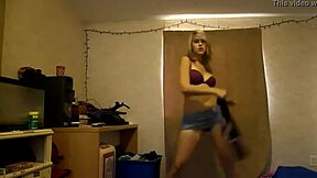 Amateur Teen 18+ Explores New Experiences