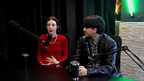 Curtia Se Exibir Bem Novinha A Pandemia Lançou Mulheres No Pornô Contou Pra Mãe E Quando Vendeu Seu Primeiro Nude - Yastrixx Watch On Sheer Red