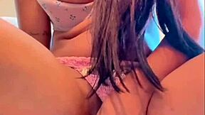 gozei gemendo teu nome enquanto me entregava todinha pra lamber e masturbar ate orgasmo