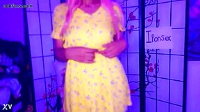 Amateur Ebony African Black Sexy Teen Shows Fans Her Shaped Body! Horny Dudes Dying to Fuck Her Raw!