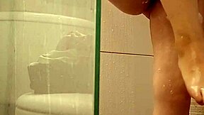 Whoa, Hermanastra Venezolana Milet Espiada Mientras Se Baña Y Depila El Coño Camara Espia Real In Outdoor Public!