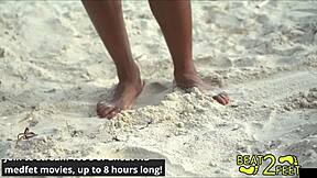 Oh Wow, Giggles Feet Get Sandy At The Beach On Beat2feet - Reup!