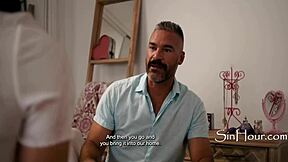 Stepisäti nappaa 18v Madison Wilden kiimasta ja rankaisee raa'alla kurkkuunpano