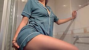 Hey, this cute 18 year old college girl with a perfect body has the most delicious pussy ever 😍🍑