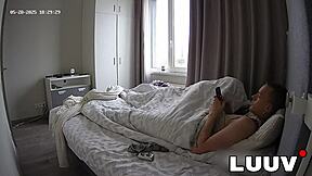 Boyfriend fucks girlfriend in bedroom and cums on her belly for reality show