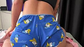 A novinha putinha tava cheia de tes�o colocou um funk e sentou embrasando no roludo