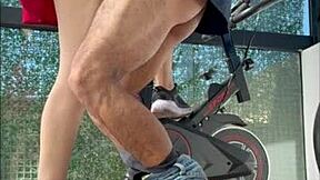 hidden cam catches argentinian stepsis sucking dick at the gym