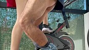 hidden cam catches argentinian stepsis sucking dick at the gym