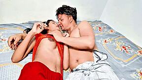 Hey cutie, watch me fuck my hairy pussy alone at home 😘