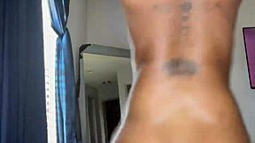 Damn, fat black ass twerks on muscular bodybuilder's small waist!