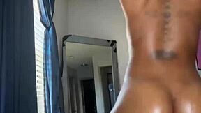 Damn, fat black ass twerks on muscular bodybuilder's small waist!