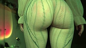 Juicy Redhead Aryan Queen Delivers Deep Throat With Big Ass Bounce