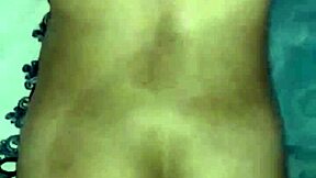 Voisine en manque de cul me baise pendant que le mari est parti