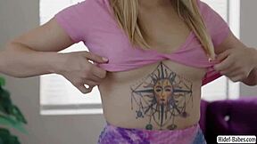 Hot Lesbians Lick Teen Pussy Muff Dive Into Facesitting Action