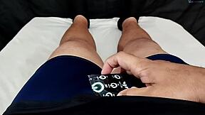 Flagrei minha esposa se masturbando com brinquedo... pau pequeno mas ela adora meu gozo!