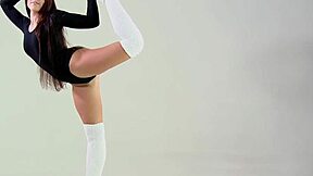 Tonya Bellucci stretches big tits gymnast pussy naked 💪🍑