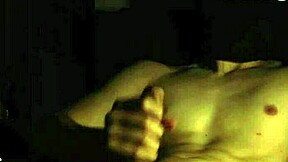 Atractivo joven de 23 se masturba intensamente