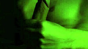 Atractivo joven de 23 se masturba intensamente