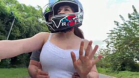 mi madrastra me recoge despues de la uni y... ay que rico