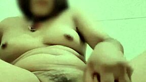 Colegiala cachonda, quieres ver como me masturbo con mi juguete?