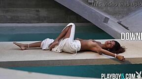 Tiny Mexican Carolina Reyes Strips Naked Outdoors In Passion