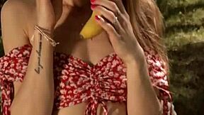 wanna see me masturbate in the garden using my fave toys?