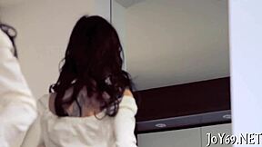 😘 Playgirl dildos her wet pussy solo now! 🔥