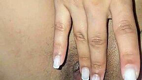 I masturbate right in front of my latina milf friend and she gets so turned on 😈🍆💦