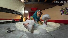 Mia Niqab's jacuzzi pussy-to-mouth ride with rough doggystyle ass shaking