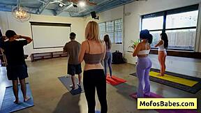 Lindsey Lakes Big Ass Pussy Fingered In Intense Yoga