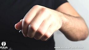 smells so sexy like a virgin pussy waiting!