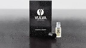 smells so sexy like a virgin pussy waiting!