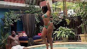 gostosa asiatica takes pirocudo negao bareback poolside at liberal pousada!