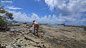 Morro de São Paulo stud barebacks juicy mestiza pussy outdoors in lingerie!