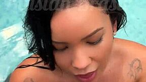 gostosa asiatica takes pirocudo negao bareback poolside at liberal pousada!