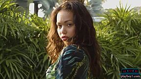 קיט רישה אסיאתית קטנטונת 18+ לפני שתלים מתפשטת ומפתה