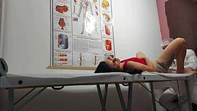 ginecologista fingers ass fucks juicy brazilian big ass pussy patient