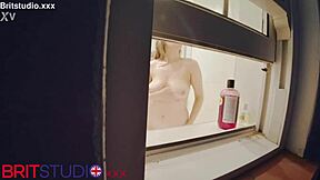 watching plump neighbor shower gets me dripping wet