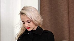 Hanna Rey's Shaved Blonde Cowgirl Facial Surprise Delivery!