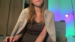 i'm a virgin masturbating my tasty pussy wanna eat it now? come on...