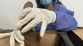 a mi paciente se le para la verga enorme y no aguanto chuparsela toda 😏👅💦