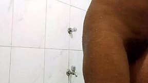 hot indian teen gf bathes and pisses so sexy 😍🚿💦