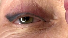 mature milf took huge facecum load right on her eye