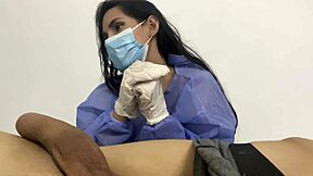 a mi paciente se le para la verga enorme y no aguanto chuparsela toda 😏👅💦