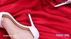 i can't resist this amazing brunette teen's sexy casting allure!