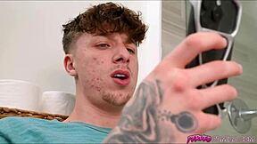 Guy jerks off watching her stream Ethan live