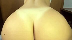 Bubble Butt Girlfriend Rides Reverse Cowgirl