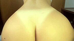 Bubble Butt Girlfriend Rides Reverse Cowgirl